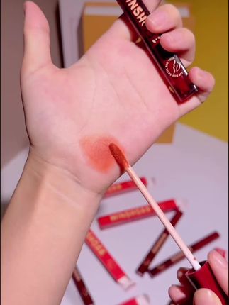 显白的李子色终于被我找到了,还是不沾杯的#口红推荐#口红试色#显白#口红