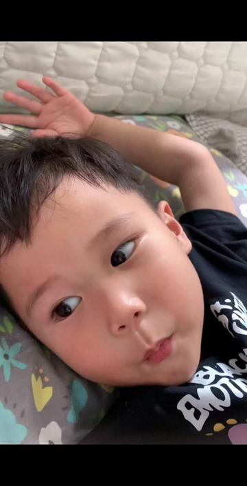 时间不会辜负每一个努力的人,频繁的记录着他的一点点进步,翻起相册看到的都是惊喜,真好 被确诊极重度耳聋的小盆友被拯救了#耳蜗宝宝 #听障从不是障碍 #人类幼崽