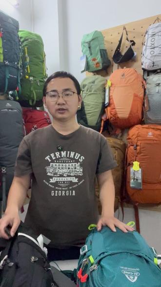 登山杖怎么绑?一个视频教会你 #登山杖怎么绑 #艾王 #艾王背包 登山杖怎么绑?