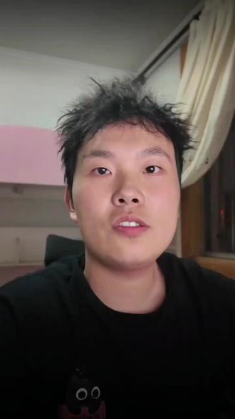 家里网卡别急着骂宽带,可能是这个设置拖慢了 家里网明明交了钱,但刷视频卡、打游戏卡、上网也卡,到底是宽带不行,还是路由器、手机、电脑设置的问题?
这期用 Codex 帮我一步步排查网络变慢的原因:测速、DNS、电脑设置、省电限速、100M 限速问题都能查出来。AI 不是让网凭空变快,但能帮普通人少走很多弯路。
#AI教程 #Codex #实用AI #普通人用AI