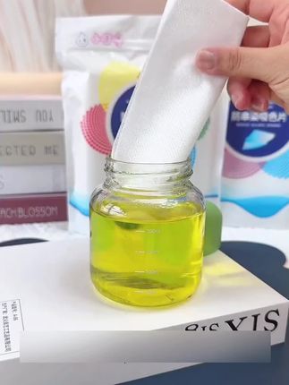 洗衣服还得放#防串色洗衣片放俩片吸色片,再也不怕衣服吸色串色了。#吸色片