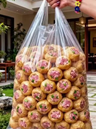 上海特色美食油面筋塞黑猪肉 清水油面筋塞黑猪肉,金黄油亮外皮,吸饱鲜美汤汁,内裹鲜嫩肉馅,弹滑多汁!经典家的老味道,家常宴客都合适,真材实料,肉香浓郁,一口爆汁超下饭,家人们,赶紧囤试试!#油面筋塞肉#下饭菜#地方特色美食#上海美食#真材实料才能做出好味道 @抖加🔥上热门🔥dou+🔥热点宝