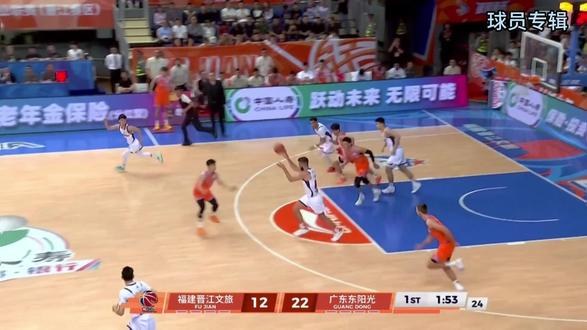 常规赛收官战,崔永熙高效表现 昨晚收官战,崔永熙替补出战 20 分钟,8 投 4 中(三分 4 中 2)、罚球 3 中 3,得13 分 1 篮板,正负值 + 3。半场 6 中 4、三分 3 中 2 砍 10 分,外线手感火热,反击果断,是广东本土高效得分点。
#广东宏远 #CBA季后赛 #崔永熙 #吉星派对首发 #这也能开播