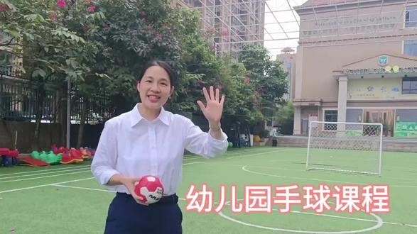 “大手拍小手,进球不怕愁”,手球在孩子们的手中,宛如一个个小精灵与孩子们一起跳跃着、舞动着、欢笑着……手球不仅只是一个球,更多的是承载友情、团结和欢乐,让孩子们变得更加阳光、自信。#幼儿园 #幼儿教育 #儿童体育锻炼