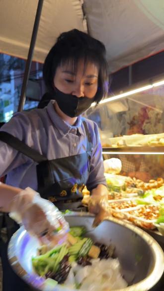 女人凭什么不行,听听她的故事 女人打破所有人质疑的最好方式!共勉#蒋圆圆炒鸡架 #女人一定要活成自己喜欢的样子