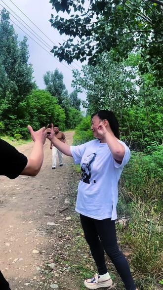 #我要上热门 #抖加小助手 #搞笑视频 #搞笑段子纯属娱乐 @(邹平大倩子🎤)户外唱歌(团队招人) @贾老二(邹平) @孙菇凉
