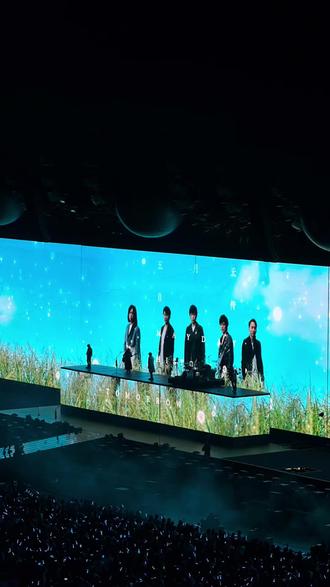 第三次来看五月天演唱会了,上一次是 2016 年,转眼就已经 10 年!每次听干杯都有点泪目"时间都停了,他们都回来了……",这次没有了温柔和知足,也没有了天使和如烟,但也不阻碍我说五月天和 Coldplay 的演唱会是我这辈子看过最棒的~#五月天