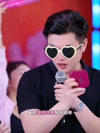 姐妹们,这个气垫真的太绝了,我每天都要用它!它的裸感特别好,上脸很贴合,而且遮瑕力也很棒,可以轻松遮住瑕疵。它是专柜的正品,质量非常好,喜欢的朋友赶快去下单吧!#气垫 #气垫推荐 #遮瑕 #不脱妆