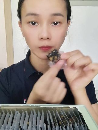 爱自己是终身浪漫的开始,努力让自己拥有更多美好的体验。阿胶糕山东阿胶之乡纯驴皮熬制,女人要多吃 如果可以每天给自己吃2片,一个月后变化太大了