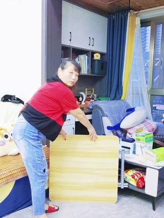 简昜吃饭桌夜市摆摊桌可折叠桌餐桌特别实用餐饮老板们使用家用小方桌简单又大方出租屋电脑桌简昜吃饭桌卢外摆摊桌便携式的折叠餐桌结实耐用好物分享