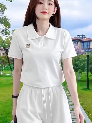 舰夏季新款翻领短袖体恤女洋气爆款显瘦短裤小个子时尚休闲运动套装,#夏日不费力一周穿搭合集#夏日穿搭必学技巧#夏日度假穿什么#署假出游穿搭#微胖女孩夏天就要大胆穿