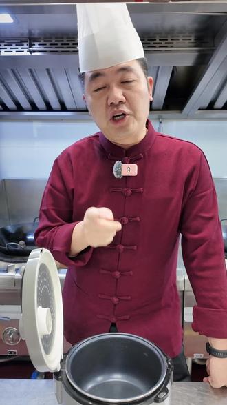 贾冰同款茄子焖饭,这个茄子焖饭是我今年吃过最好吃的茄子的做法!#美食 #美食教程 #家常菜 #贾冰 #贾冰茄子焖饭 @抖音小助手 @抖音美食达人助手 @古今唐猫酒肆•千年陕菜