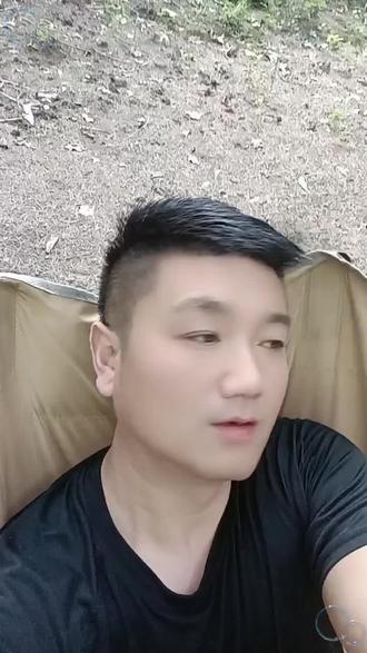 一场雨,明白了雨伞的重要,一场病,知道了健康的重要,下雨伞不好借,生病钱不好借,雨太大,有伞也没用,并太重,有钱也没用,别想太多,人这一辈子一定要好好照顾自己,输了健康,赢了世界又如何