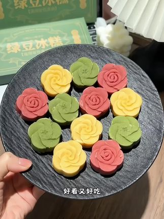 冰冰沙沙的绿豆冰糕真的太适合大热天了#绿豆糕 #太好吃了#解馋