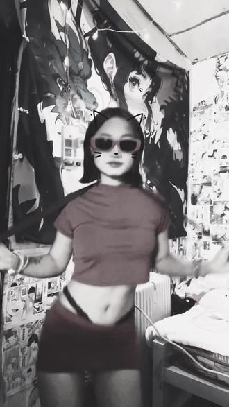 又要美 又要身材 还要情绪价值 天上的星星要不要#扭胯