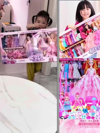 家里有小公主的注意了,每个女孩都有个公主梦,还在纠结送她什么礼物吗?看看这个超好看的洋娃娃套装礼盒吧!打开后里面全是各种漂亮衣服和配饰,让你家宝贝玩得开心,还能锻炼它的动手能力和审美。而且每个女孩都梦想成为童话中的主角,现在就可以帮它实现愿望了,快把这么好的礼物带回家吧 #女孩玩具 #换装玩具 #芭比公主 #儿童礼物 #女童生日礼物