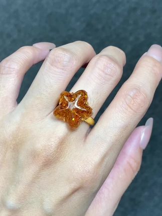 天呐!怎么会有这么好看的花珀星星戒指 美迷糊了! #首饰分享#戒指#美出高级感#戒指#珠宝首饰