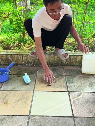 石材词砖有返碱铁锈发黄各种污渍等等一倒一擦轻松去除 #石材清洗剂 #好物推荐 #日常清洁@抖音小助手