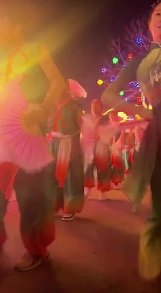 前阳秧歌队网红帅小伙秧歌扭起来!