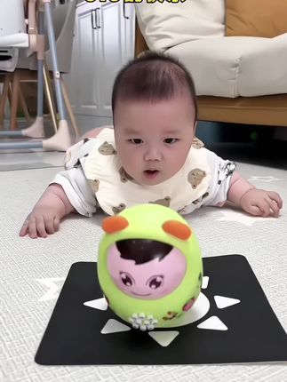 奶奶买的这个#不倒翁玩具 宝宝真的好喜欢,有儿歌,有故事音乐,多达31个早教内容,与其说是玩具,不如说是早教机,可以从月子里玩到好几岁!如果你宝宝三四个月练抬头,翁玩具,九块九功能很多,还可以练追视,有早教功能真的是解放双手啊!#不倒翁早教机 #练抬头 #儿童玩具 #哄娃神器