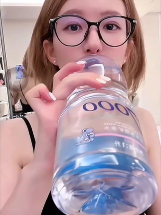 矿泉水补货啦#仙女都在喝什么 #赵露思 #赵露思推荐 #赵露思同款 #赵露思直播