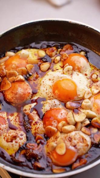 全网爆火的公瑾爆蛋,我们也成功复刻了,这种溏心蛋一定要选用达到可生食标准的鸡蛋,我们推荐蛋鲜森的可生食土鸡蛋#蛋鲜森 #可生食鸡蛋