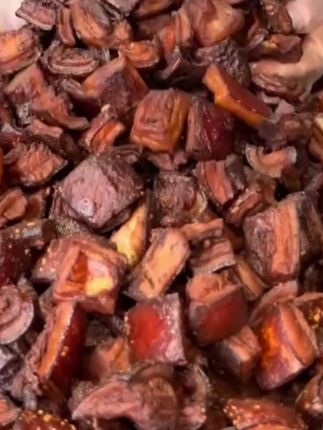 #宾川黑皮 #云南美食  大理宾川特色美食黑皮子,糯叽叽又香喷喷的,肥而不腻肥吃法多样,怎么做都好吃,满满的家乡味道#地方特色美食#分享家乡特产