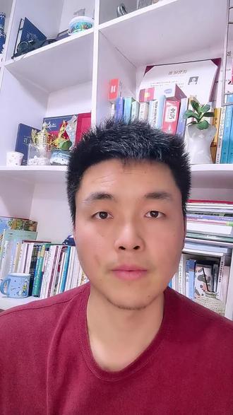 需要拼尽全力考个好高中吗? 记住一句话:
初中拼尽全力考个好高中,
比你到高中再拼命内卷,重要一百倍!
初中好好努力,考上重点高中,
往后三年直接事半功倍。
优质师资、浓厚学风、优质资源全都有,
环境推着你进步,努力就能出结果。
可如果初中偷懒摆烂,
只进了一所普通高中,
就算高中突然醒悟,拼了命去学,
也只会事倍功半。
道理很简单,平台决定上限。
普通学校的师资、氛围、眼界和升学资源,
跟重点高中根本没法比。
底子薄弱、环境拖后腿,
一个人孤军奋战,再努力也举步维艰。
初中,是性价比最高的逆袭机会。
现在多吃苦,选对好平台,
才是给自己未来铺路,
千万别等高中后悔,那就真的来不及了!
#教育 #中考 #中考倒计时