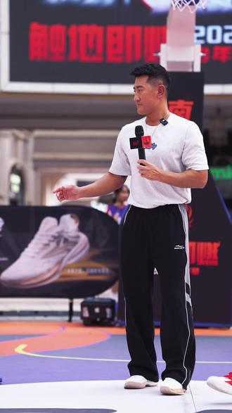 总教练#吕晓明 干货教学,分享正确发力传导的投篮动作技巧!#触地即燃少年赛 #助攻未来