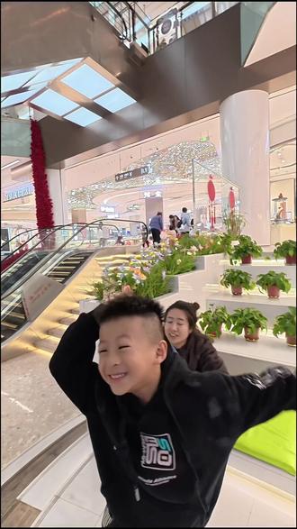 37岁拖家带口勇闯互联网?社恐一家人的第一条“为老哥”到底有多少人看?