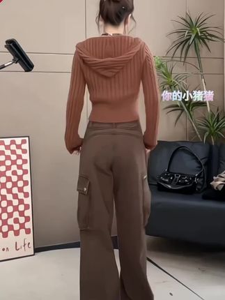 秋日旋律百搭休闲气质减龄V领连帽绞花针织毛衣#穿搭分享 #女装穿搭 #今天穿什么 #针织毛衣 #这也太好看了