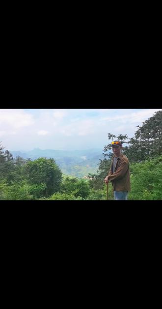 登太阳山,颂《十六字令》。