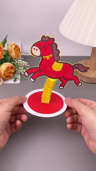 一起来做新年摇摇马,可爱又好玩,一起试试吧#亲子手工 #幼儿园手工 #创意手工