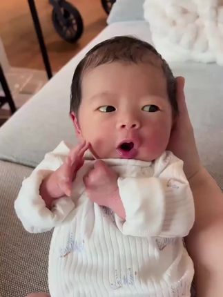 二胎妈妈告诉你,宝宝出生后的第一个玩具,买这个就够了,既是牙胶又是摇铃,声音温和不刺耳#宝宝牙胶#新生儿#手摇铃#待产包#宝宝用品