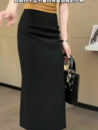 早秋就穿直筒裙,抗皱绝绝子!上身也太显腰臀比显腿长了吧!#梨形身材穿搭 #简约大气 #通勤搭配 #半身裙