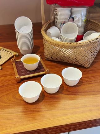 泡茶招待就用它,真的超方便 朋友、客人来了就用它,干净又卫生,简约又方便#一次性茶杯 ##杯子 #泡茶神器