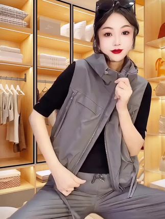 #时尚穿搭 #高级感穿搭 #春秋新款 #谁穿谁好看 #马甲外套