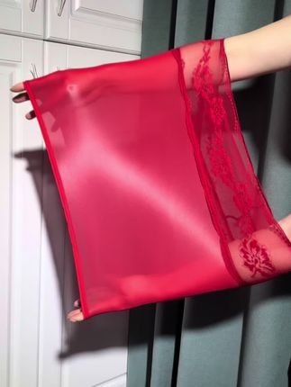 高品质牡丹蕾丝腰包臀短裙,油亮丝滑超性感,既可以当裙子又可以当抹胸去穿,一裙四种穿法,太值了,多色可选 #尝试不同的风格 #谁穿谁好看 #穿出高级感