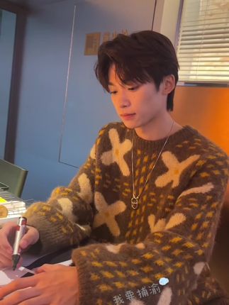 秋日的小狗狗૮ • ﻌ - ა