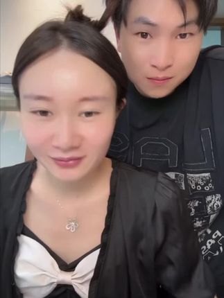 家人们,紫外线强防晒做起来,推荐这款美白隔离保湿防晒四合一防晒乳,防水防汗不脱妆,支持正装试用,39.9两支#唐三妹 #自用好物分享 #高倍防晒 #防晒霜推荐 #夏天必备