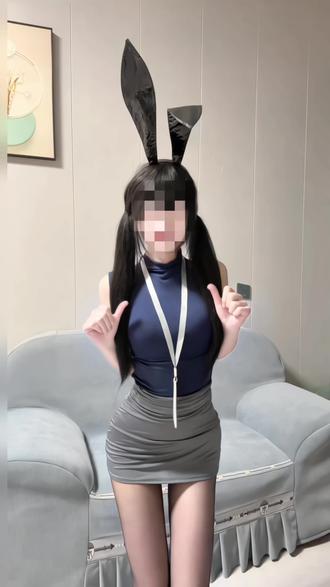 我还想把你喂的胖胖的#舞蹈 #小小摇 #制服 #无不良引导正常穿搭 #抖音潮流舞蹈地图