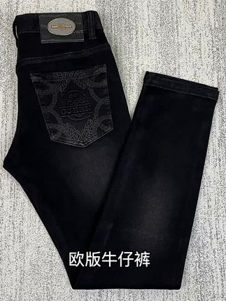 欧版牛仔裤,黑色印花设计,时尚又百搭,修身小直筒剪裁,弹力面料穿着舒适不紧绷,潮牌风格,轻松穿出轻奢感,日常搭配无压力