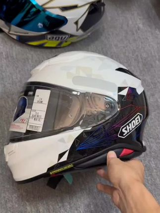 有多少人送z8千纸鹤当礼物送女摩友#摩托车 #开箱 #头盔 #shoei #女摩友