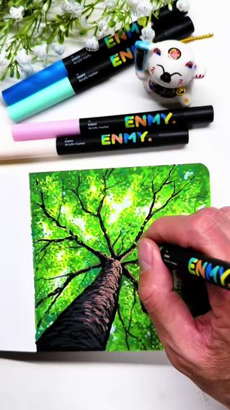 马克笔画一颗春天的树 #春天的色彩 #小清新治愈系画作分享 #画画教程 #恩米丙烯马克笔 #马克笔绘画 @抖加🔥上热门🔥dou+🔥热点宝 @抖音艺术 这是一幅描写春天的大树刚刚发芽长叶子的马克笔绘画作品,大树经过一个冬天的能量存储,春风一吹,就迫不及待的发芽长出新的叶子了,春天的树叶是嫩绿的,泛着淡淡的嫩黄色,生机勃勃的样子很是好看,治愈人心的色彩,就是春天的色彩,生命的色彩,我用马克笔画下这个刚刚发芽长叶子的大树,表达了对春天到来的喜悦,马克笔的色彩干净明亮,也适合画这种治愈系小清新的画面,有一定的装饰性,感觉心情很美好,喜欢画画的小伙伴拿起画笔来画画吧!