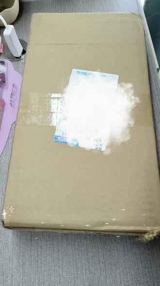 闪电砖开箱视频 在20岁的里程里将这个闪电砖送给14岁的自己
(其实已经淡坑很久了,犹豫再三还是决定拿下。但真得喷一下这个质量...很一般!)
期待十年之约!
#r1se闪电砖 #开箱视频 #没有人比r1se更爱r1se