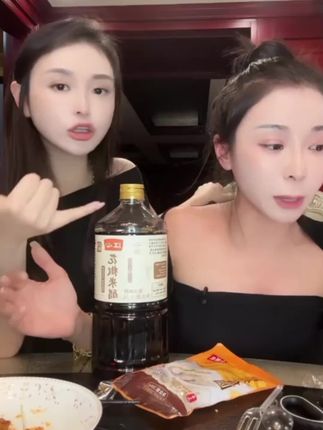 天气冷了,我们温州人就会经常煮上一锅鱼丸,热乎乎的,吃完浑身都暖和了#鱼丸#温州特色#温州美食