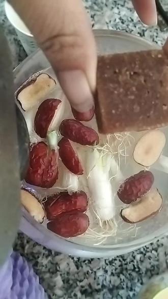 现在流感来了,生姜红枣,葱须,葱白,红糖一起煮水喝