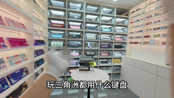 这把键盘真是太酷啦! 今天组一把ROG夜魔Extreme+全套声音包+护卫Pro+金透轴+白色印花集+pc透明白增补+小蛙改装#ROG夜魔 #机械键盘 #客制化键盘 #游戏外设 #游戏键盘