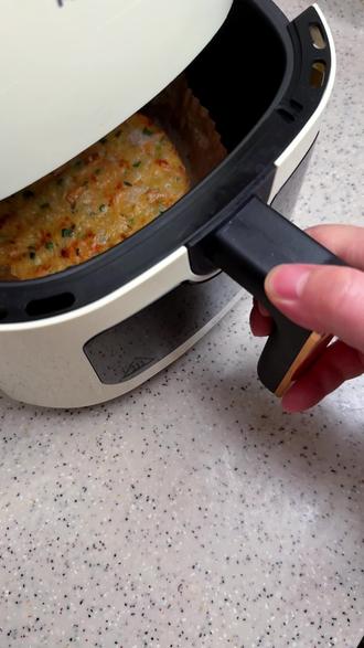 如果你有一个空气炸锅,那你就可以做萝卜虾饼~
#空气炸锅美食 #萝卜虾饼 #虾仁饼