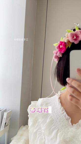 春天氛围满满的桃花花环教程来啦 拍照超出片,快来做一个吧#扭扭棒教程 #桃花 #花环 #闺蜜礼物 #出片